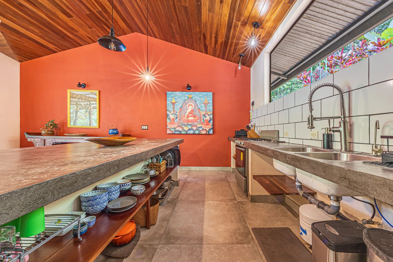 Tropical Hideaway – 7 Acres of Secluded Riverfront with a 3-Bedroom Home: Mountain House For Sale in Bahía Ballena - Gallery image 10