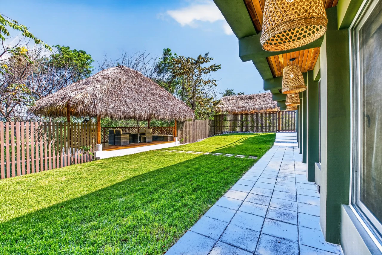 Casa Pochote: Artisan Luxury Villa Near Tamarindo | Pool, Jacuzzi & Langosta Beach Club Membership Included - Gallery image 54