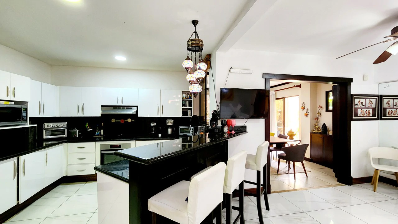 House For Sale in Llorente - Gallery image 10