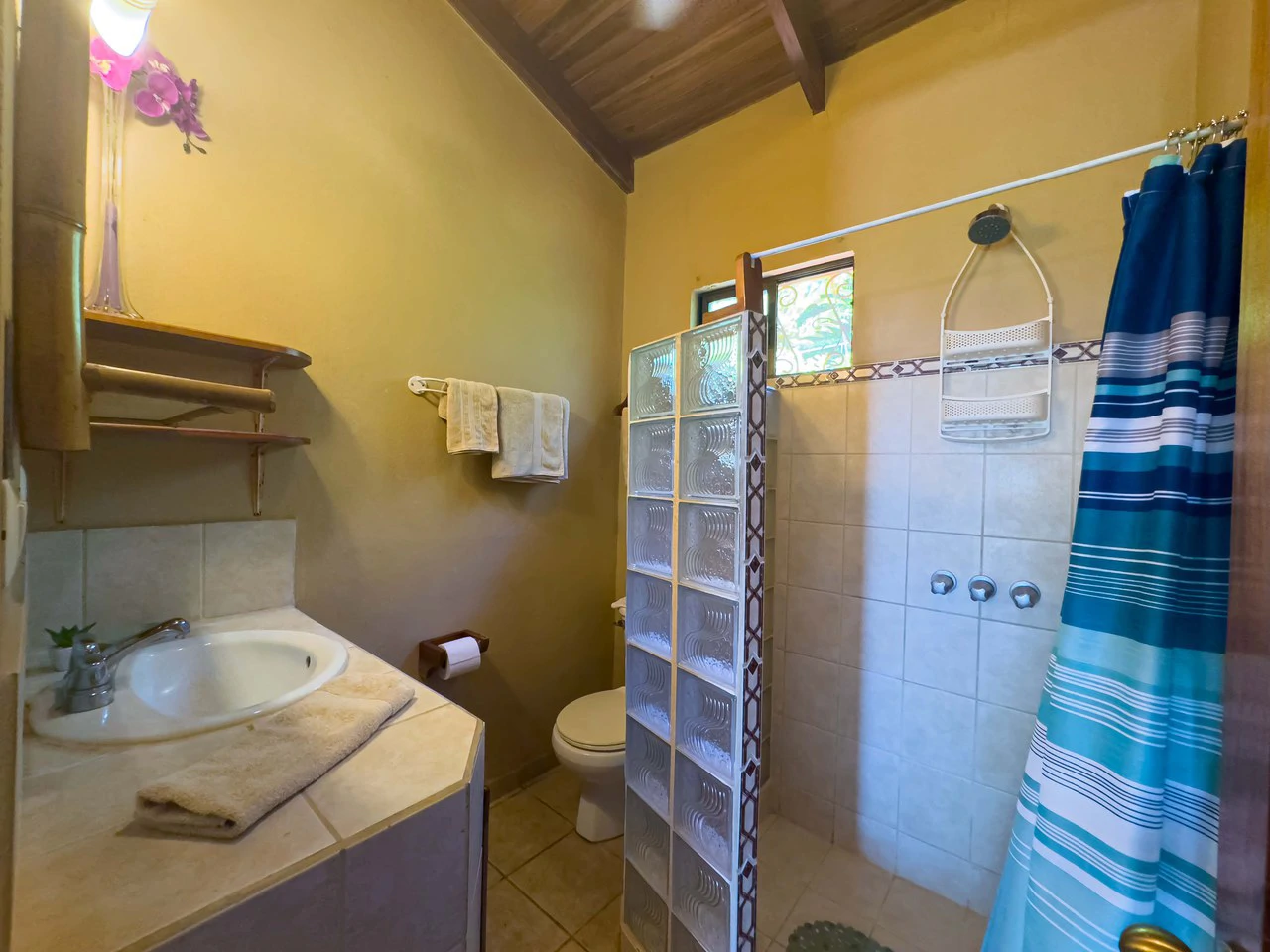 Commerical Property with 4 Ocean View Rental Units in Ojochal - Gallery image 21