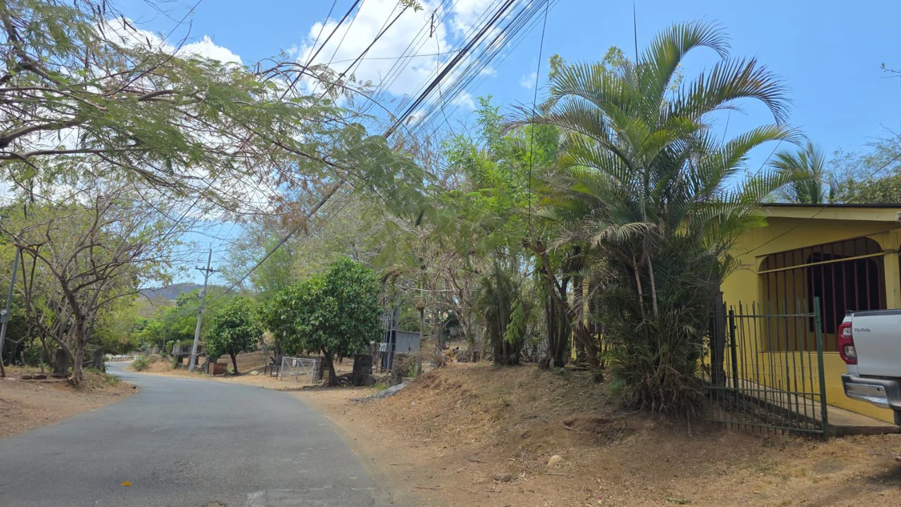 Typical Tico House for sale, 3-bedroom homestead in a prime location in Playas del Coco, on the main road to Ocotal - Gallery image 9