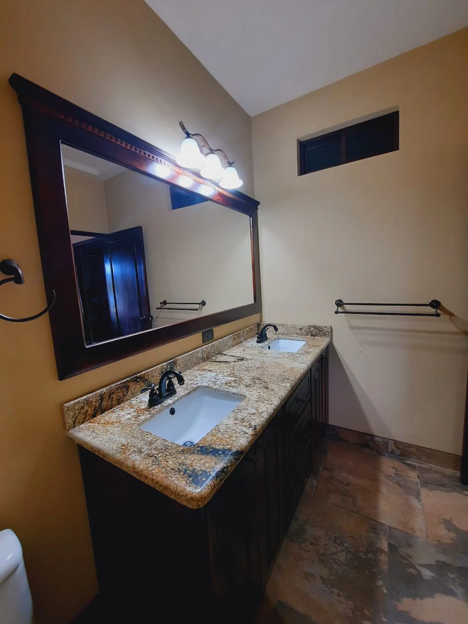 LA TOSCANA - Mediterranean Style Luxury Home on Lake Front Property. - Gallery image 21