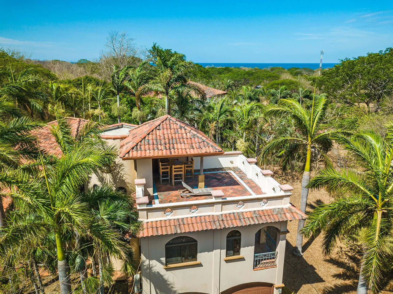 Casa Palacio: Elegant and Palatial 3BR in Gated Community - Gallery image 4