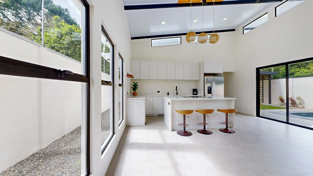 Brand New 3 bed, 2 Bath Home with creek and Jungle views. - Gallery image 5