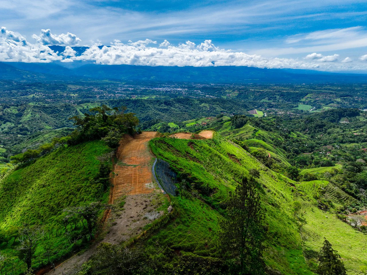 12 Acre Fruit Farm Above San Isidro City Lights Chirripó Views and Deep Well Water - Gallery image 15