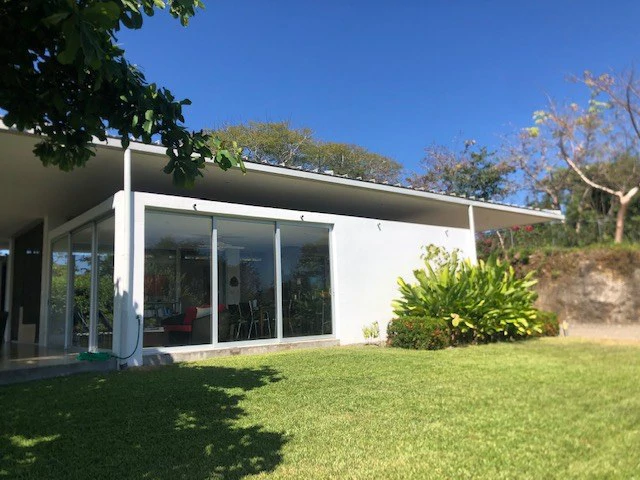 Fine private modern house in spacious ocean view property - Gallery image 4