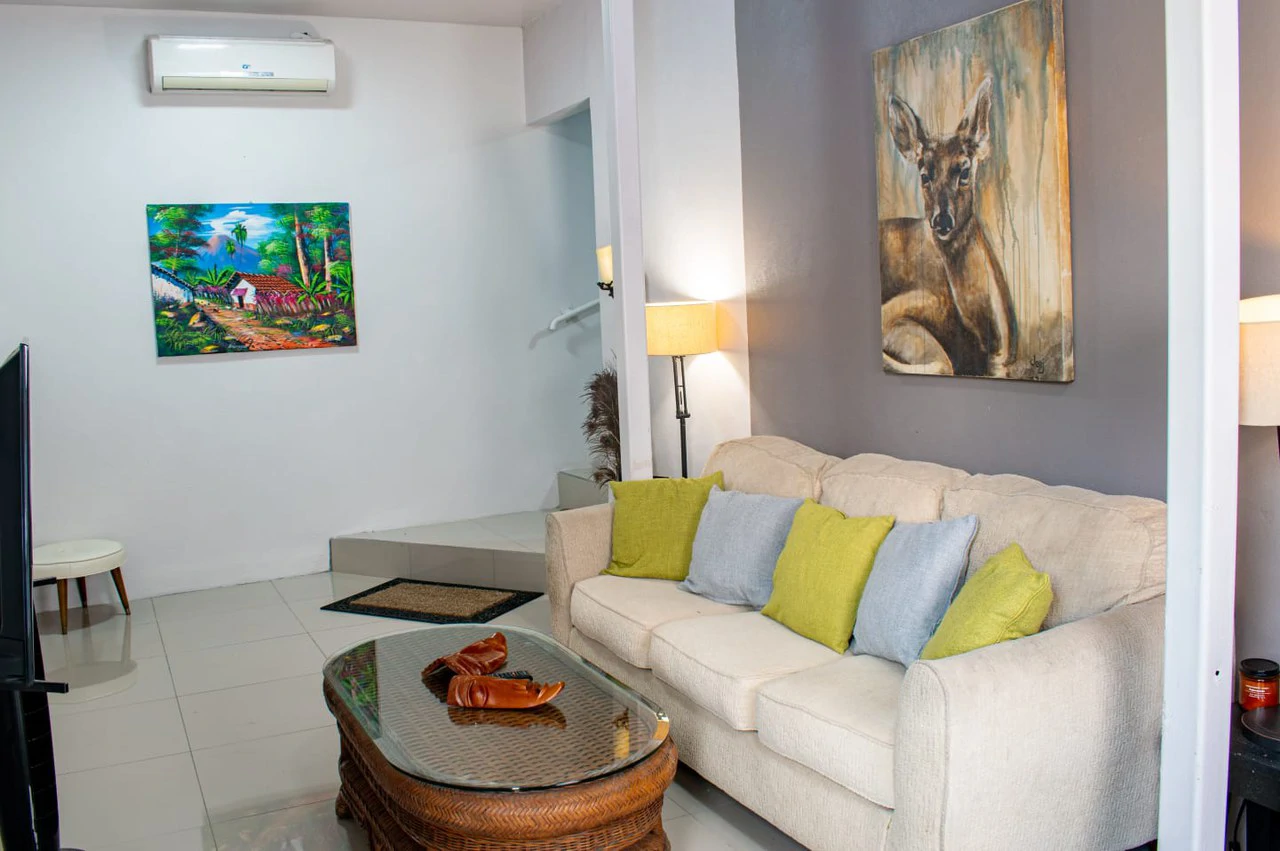 Hospitality At Its Finest: Turnkey Luxury Retreat: Lakeside Boutique Hotel & Eco-Sanctuary - Gallery image 10
