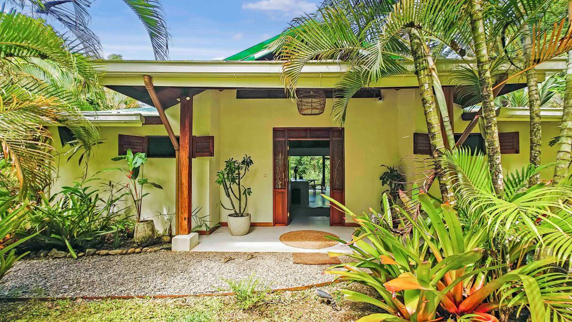ID 498 - 3 Bd/3Ba w/Pool on 21,000m2 Lot, Punta Uva: Hilltop Estate with Expansive Outdoor Living, Infinity Pool, and Solar Power on 2.1 Hectares of Titled Land - Gallery image 3