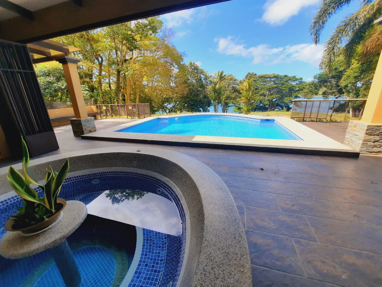 LA TOSCANA - Mediterranean Style Luxury Home on Lake Front Property. - Gallery image 39