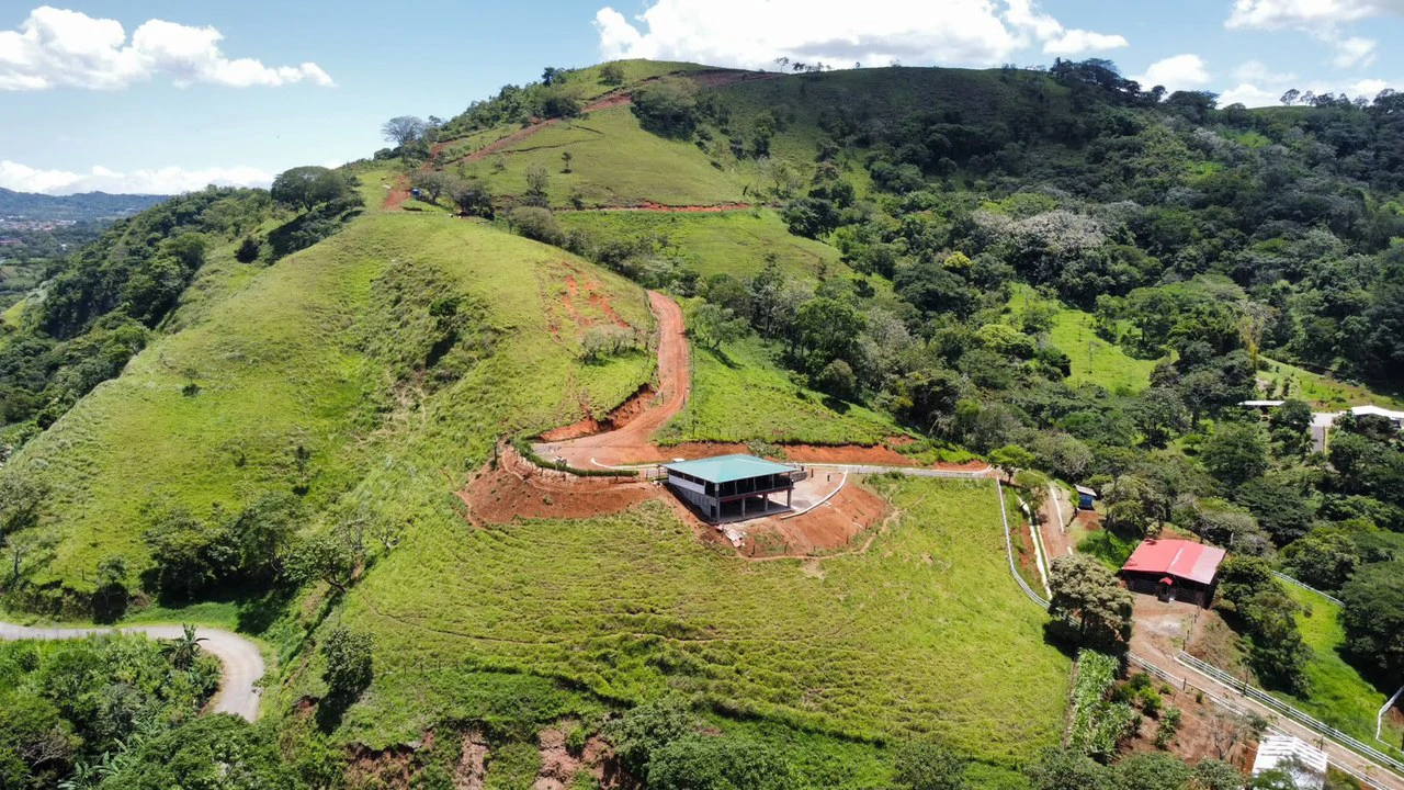 Privacy + Nature: Modern Mountain Cabin on 21.68 Ha!