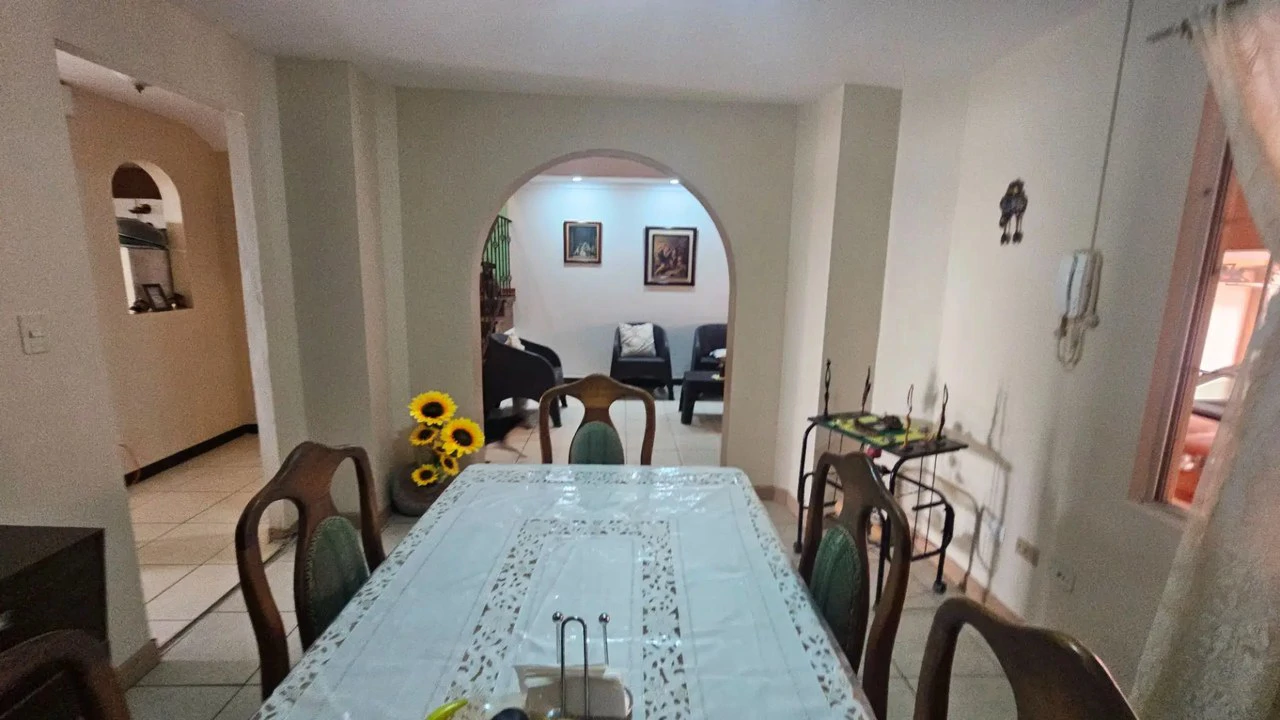 Spacious 6-Bedroom Family Home in Residencial Saint Clare, Moravia - Gallery image 25