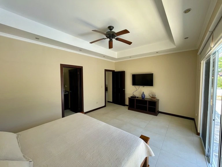 Casa Eight: Near the Beach. Playa Bejuco, Puntarenas, Costa del Sol. Fully Remodeled Tropical Sanctuary - Gallery image 3