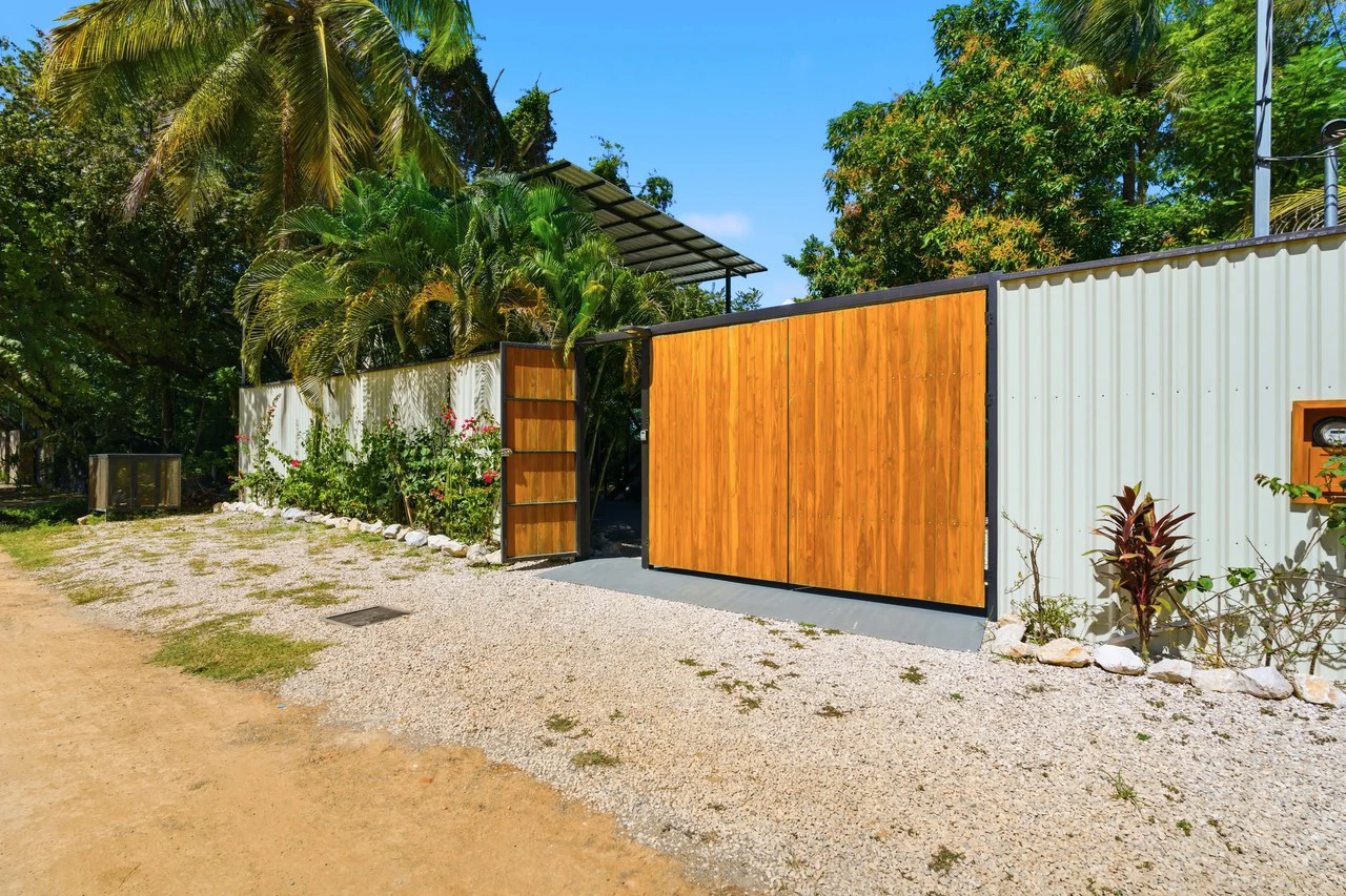 Bougainvillea Tropical Bungalows: Income-Producing Coastal Property – 25% down Owner Financing - Gallery image 36