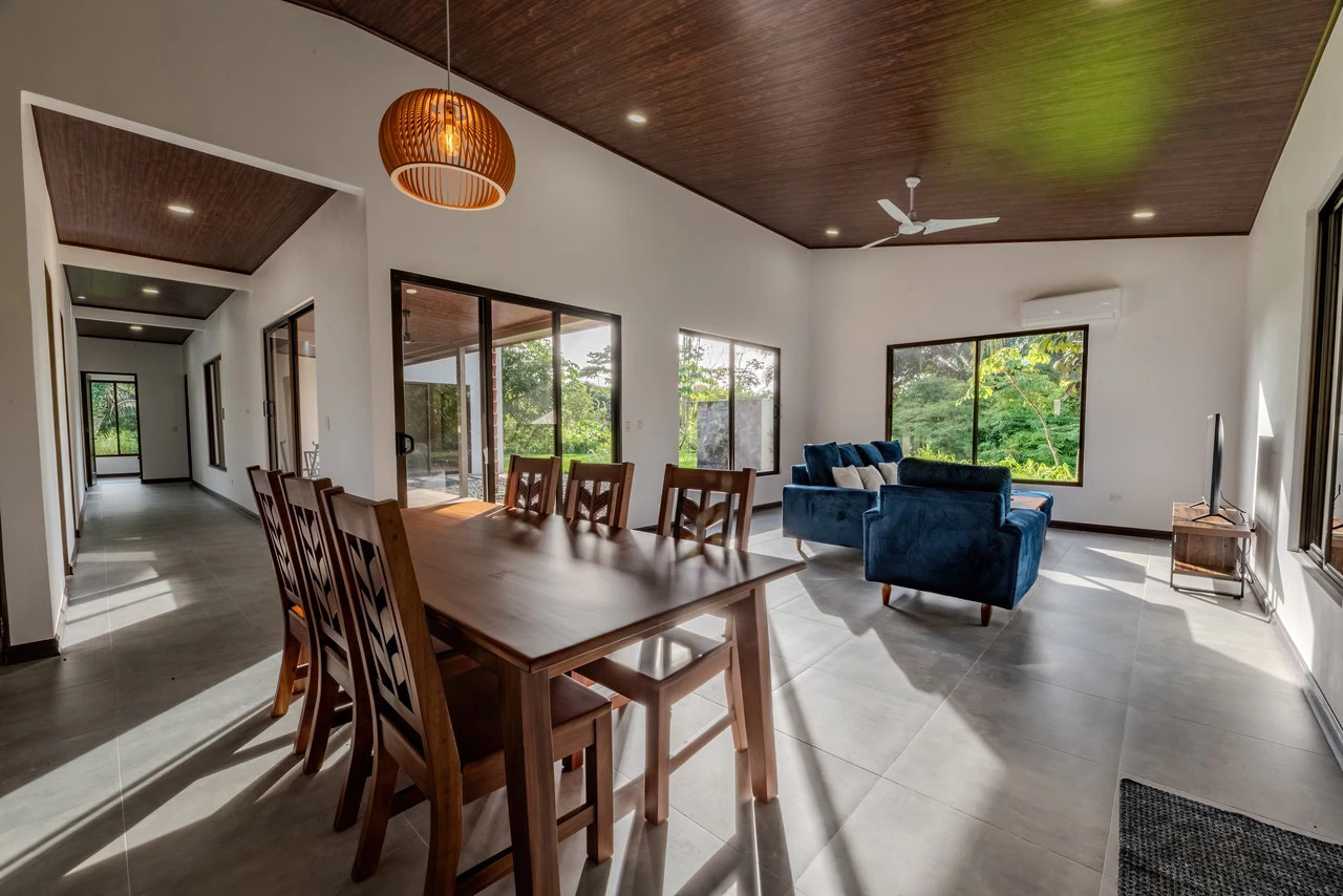 Brand New 3 Br, 2.5 Ba | Swimming Pool, High Ceilings - Gallery image 6