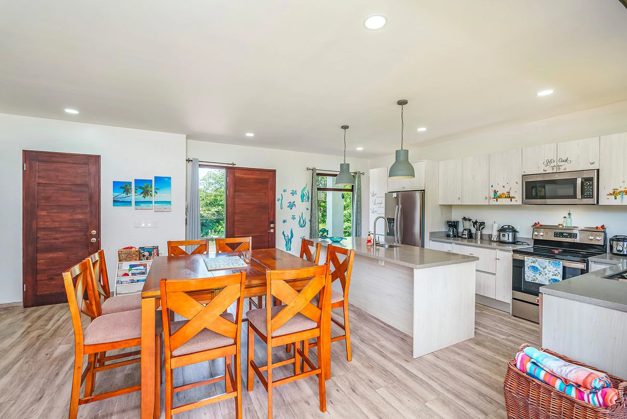 Casa Tuga: 4BR Ocean View Home with Pool, Steps from the Beach - photo 17