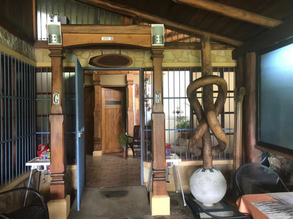 Beautiful Mountain Property for Sale in the Tourist Area of Miravalles, Currently Rented and Operating as a Restaurant – Excellent Investment Opportunity - Gallery image 8