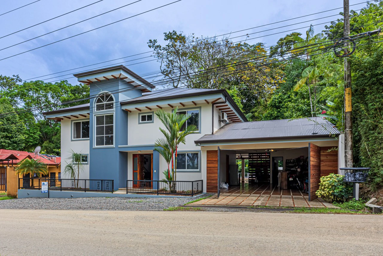 Happy Daze in Uvita: Commercial Building Opportunity in the Heart of Uvita. On Creek with Beautiful Jungle View - Gallery image 22