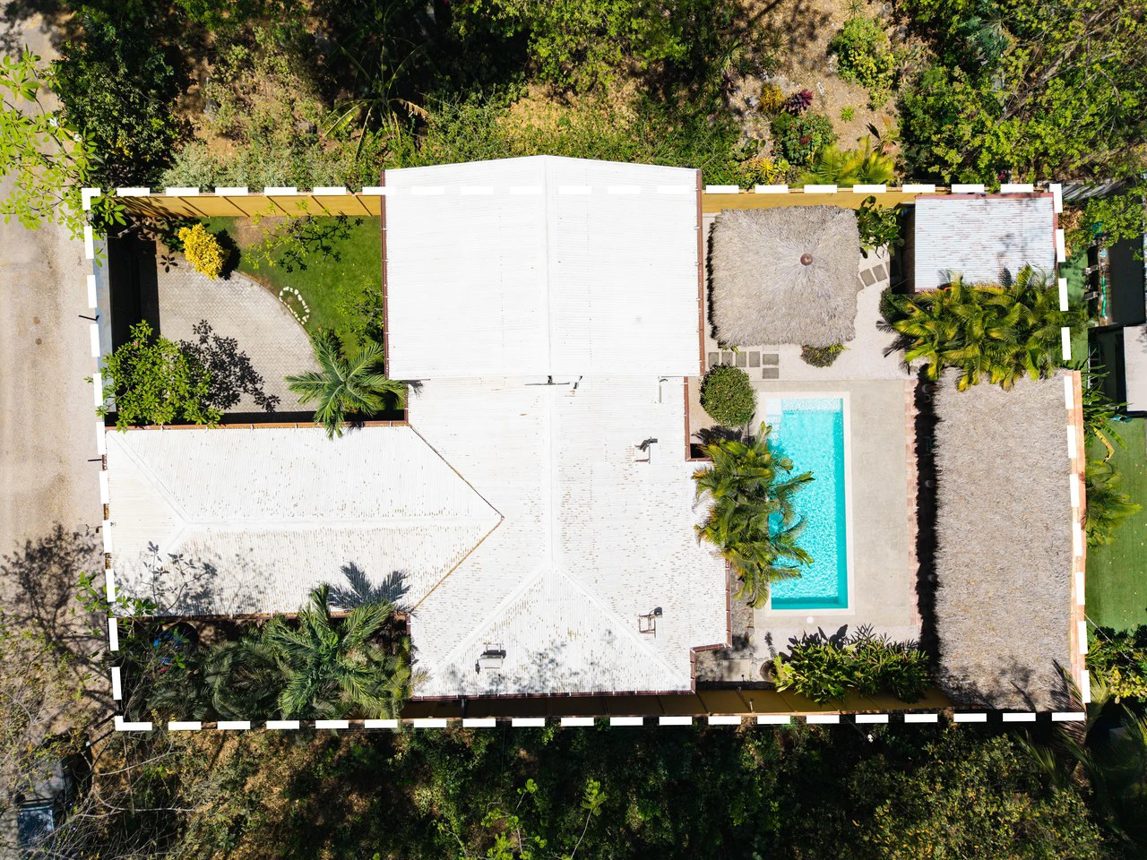 Casa Plumeria: Tropical 4-Bedroom Retreat with Pool Just Steps to Potrero Beach - Gallery image 28