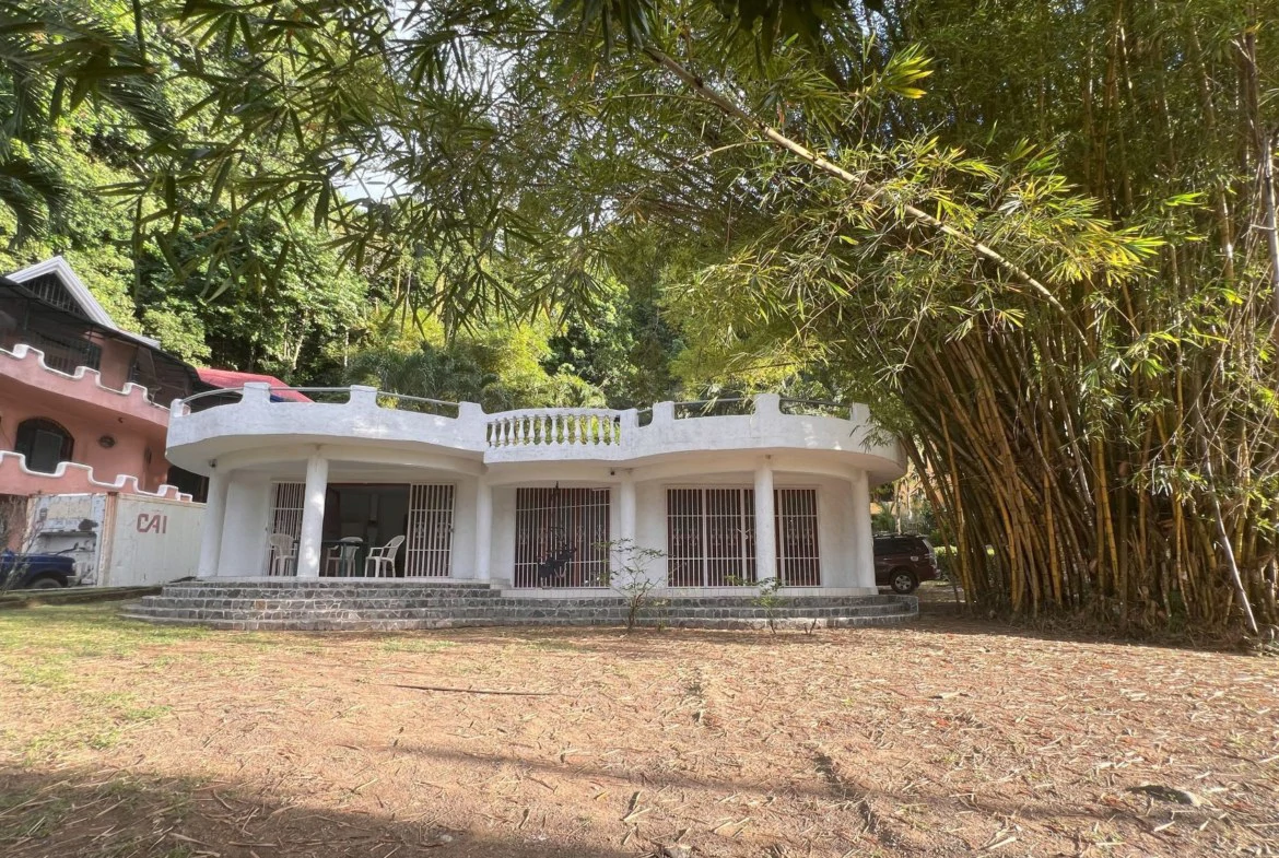 Casa Blanca – Coastal Living – Commercial Opportunity!