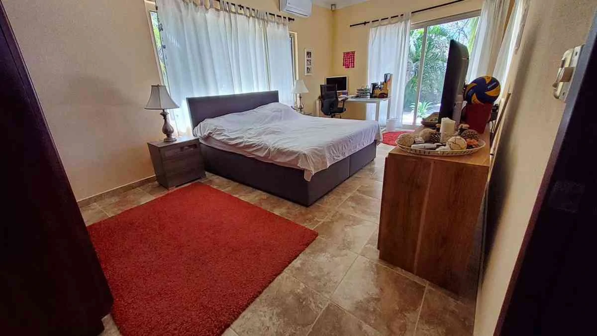 ID 4178: Elegant Coastal Villa with Infinity Pool and Lush Gardens - Gallery image 22