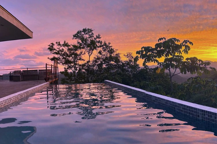 Coco: 3-Bedroom Forest-Side Home Near Playa Pájaros - Gallery image 15