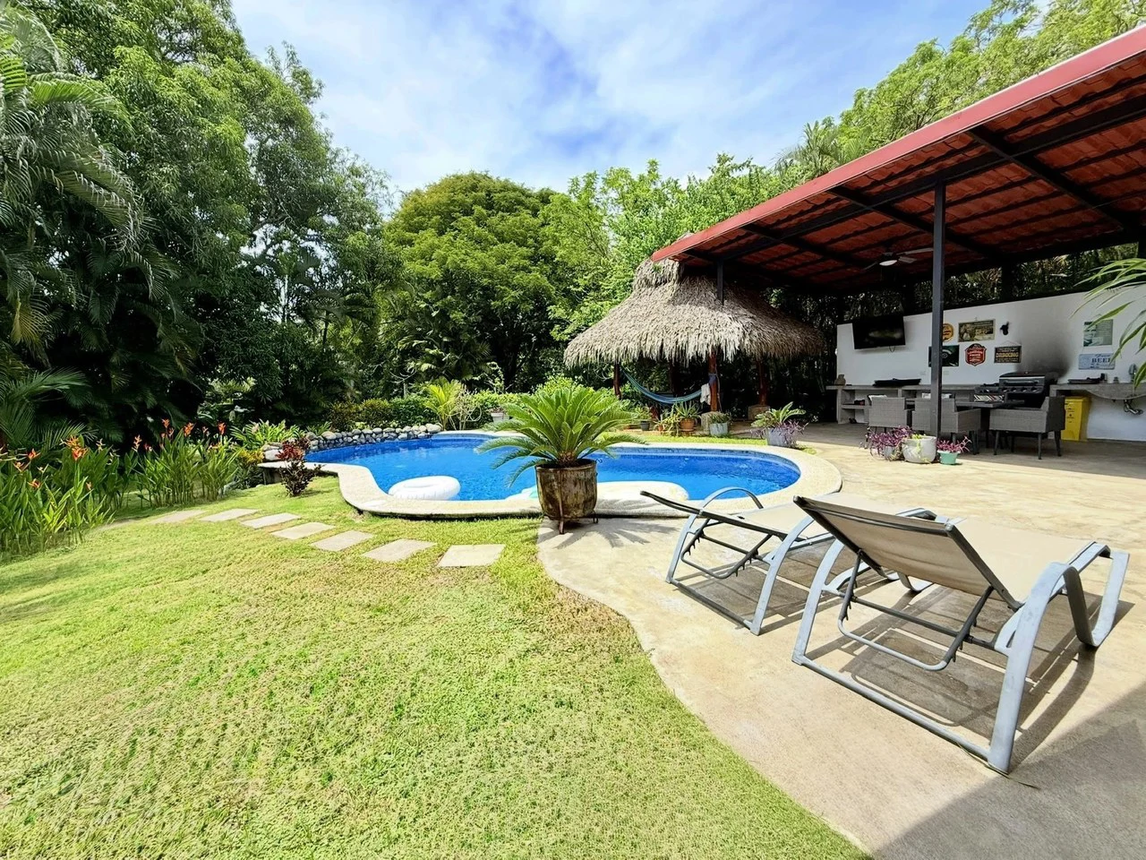 Tropical Villa 519: $629,950 USD Gated Los Delfines Golf & Country Club Beachfront Village. 5 min walk to Swimming beach in Bahia Ballena on the Southern Nicoya Penisula - Gallery image 9