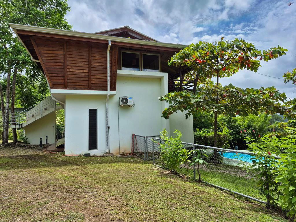 Casa Del Toro: Charm and Serenity in the Hills of Hojancha – 5-Bedroom House with Pool and Bungalow - Gallery image 16