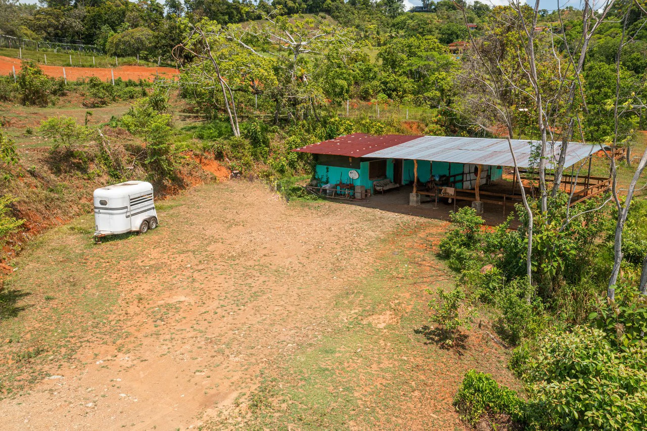 Mountain Mixed Use Building For Sale in Savegre - Gallery image 15