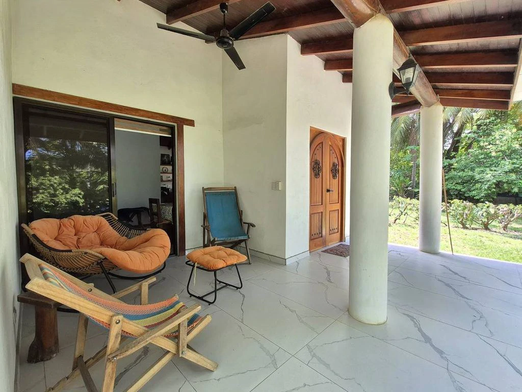 Casa Verde Norouz: Renovated 2-Bedroom Home with Independent Guest Cottage Just 3 Minutes from Sámara