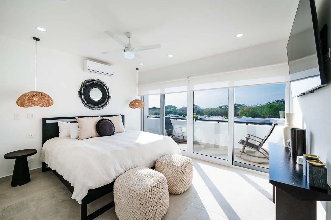 The Enclave: Ultra-Modern 5 Bedroom Villa Located Minutes From the Beach! - Gallery image 22
