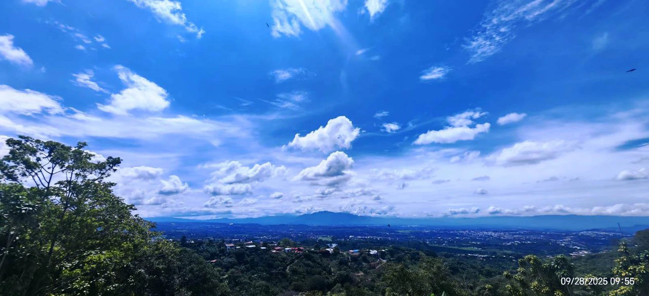 Moutain Lot: 6,891 m2 with City Views! - Gallery image 2