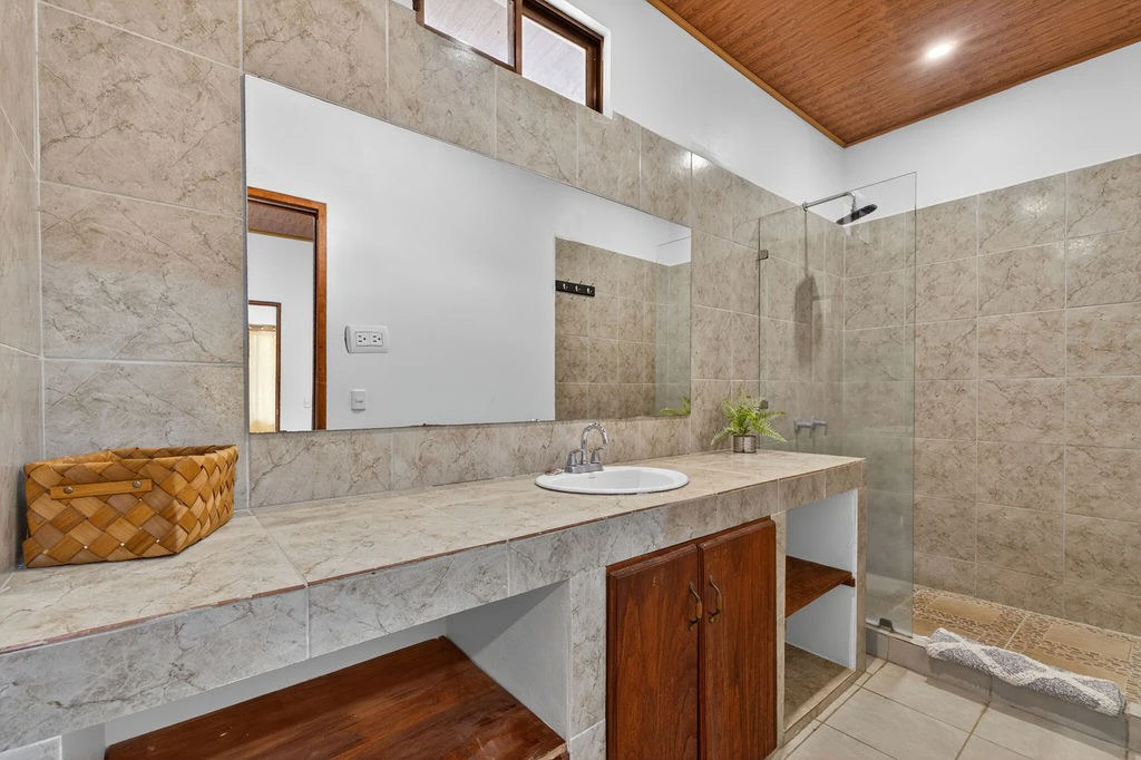 Villa Los Monos: High-Income 9-Unit Rental Property Near Playa Grande - Gallery image 33