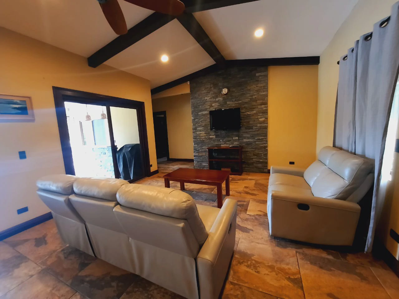 LA TOSCANA - Mediterranean Style Luxury Home on Lake Front Property. - Gallery image 11