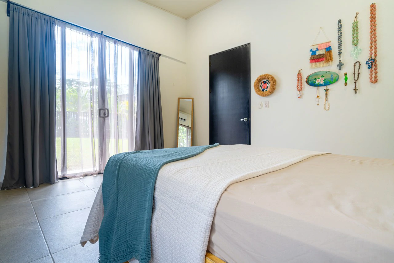 Modern 3 Bedroom Home - Walking distance to it all! - Gallery image 50