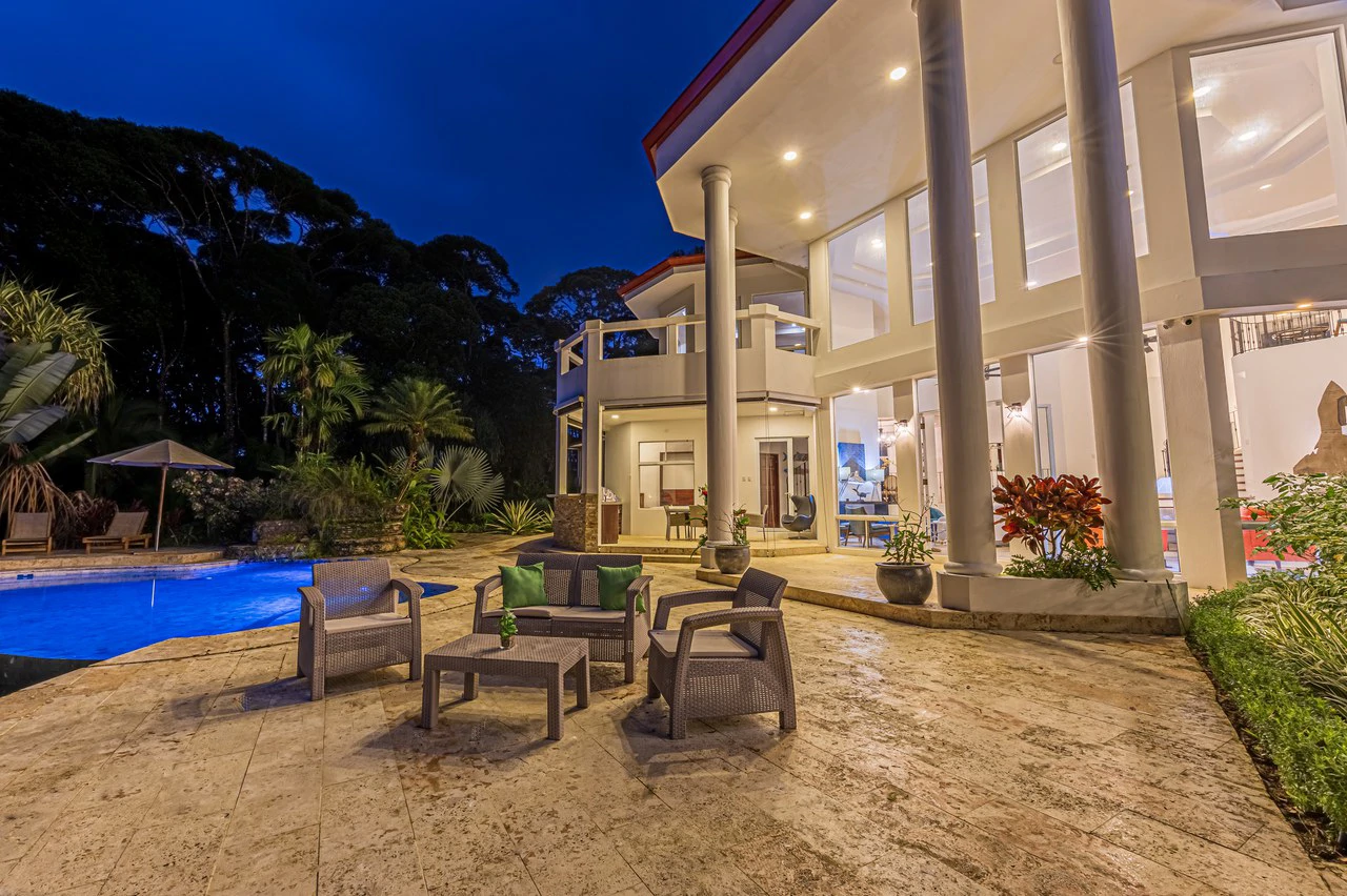 17 ACRES – 5 Bedroom Grand Estate, Guest House, SPECTACULAR VIEWS!!! - Gallery image 8