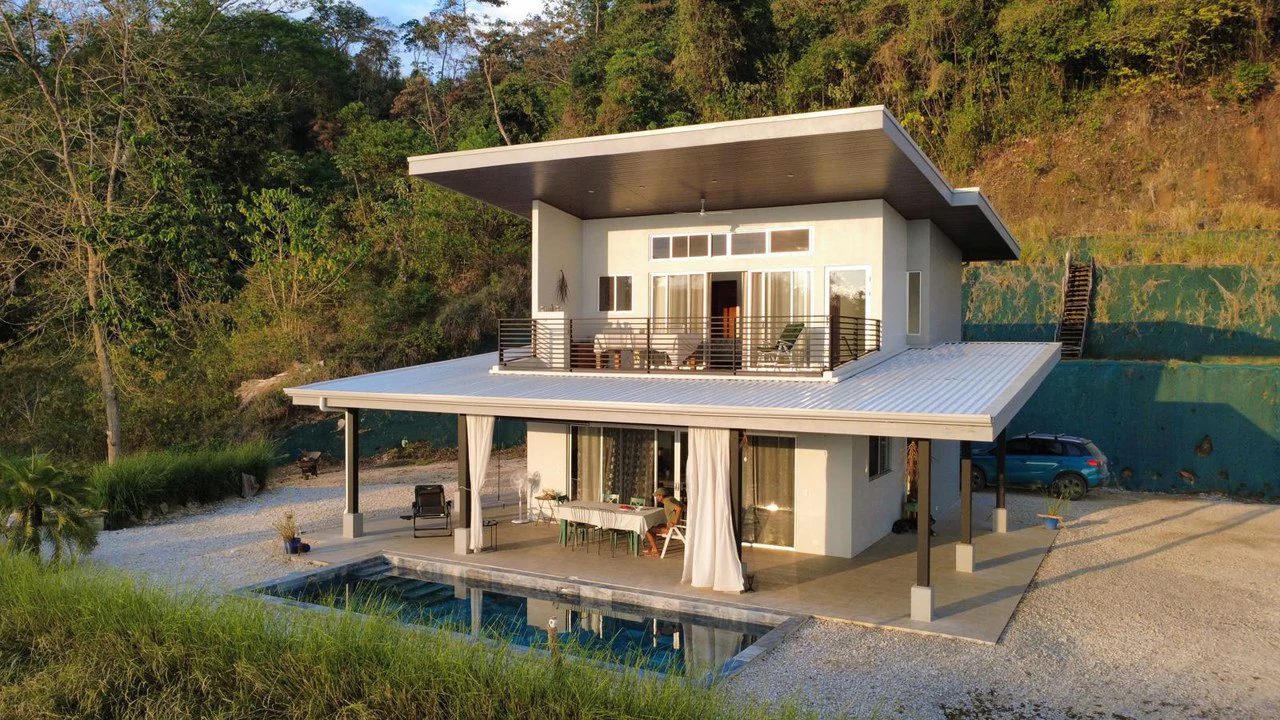Beautiful Mountain Home for Sale in Hojancha – with Pool and Separate Guest House for Rental - Gallery image 6