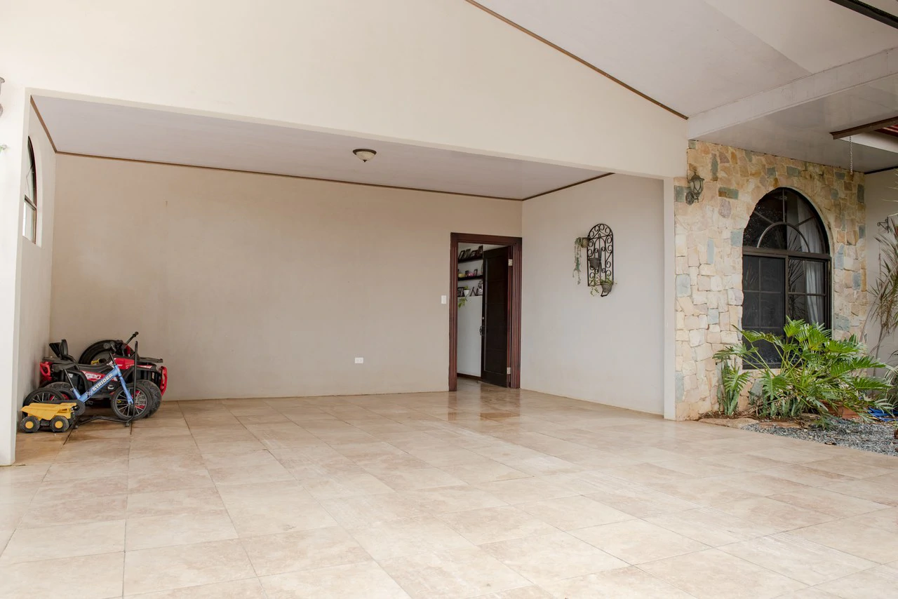 Costa Rican Gem: Spacious 4BR Home with Fruit Trees, Fully Furnished: House For Sale in Pedregoso - Gallery image 17