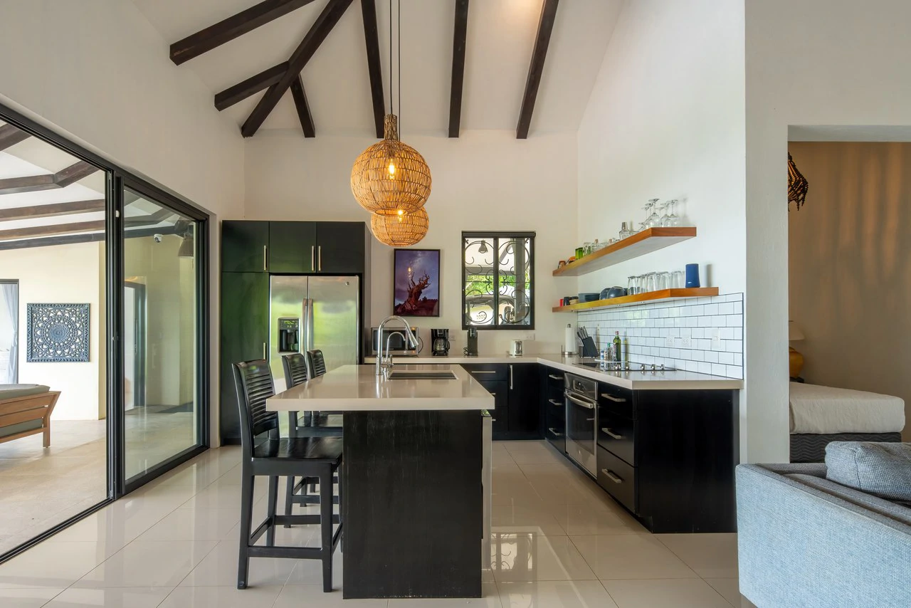 6.45 ACRES – 3 Bedroom Luxury Ocean View Home Surrounded By Vibrant Rainforest And Wildlife!!! - photo 32