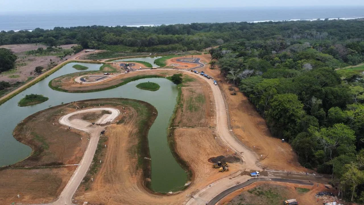LOT #B06: Live in a Natural Paradise in Costa Rica – Live in a natural paradise in Costa Rica – Spectacular lot for sale located rainforest and oceanside - Gallery image 3