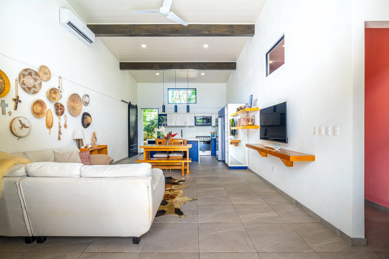 Modern 3 Bedroom Home - Walking distance to it all! - Gallery image 37