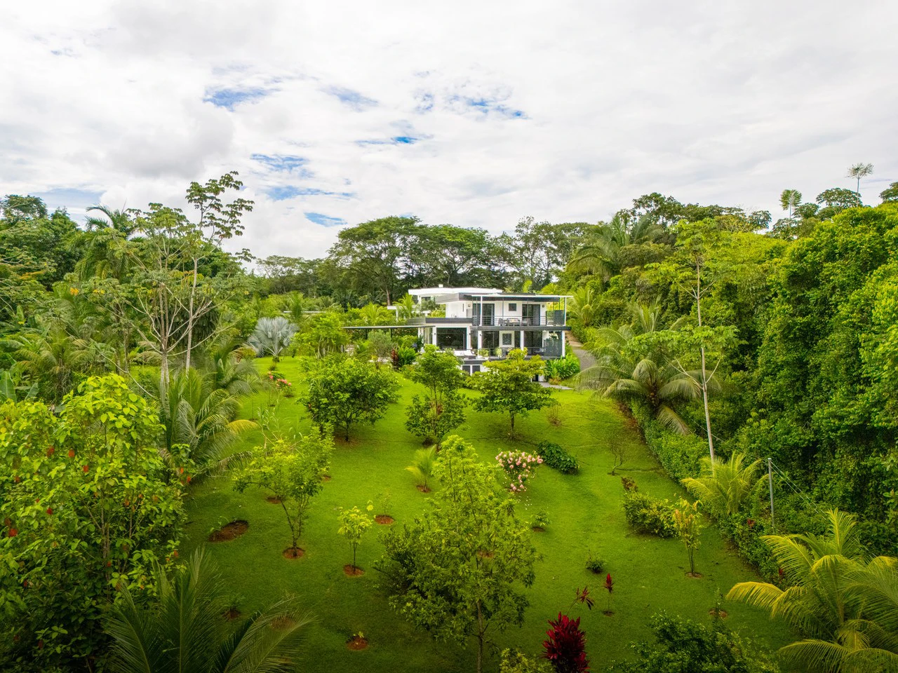 Outstanding Garden Treasure in Ojochal, Modern 4 bedroom on 1 acre - Gallery image 4