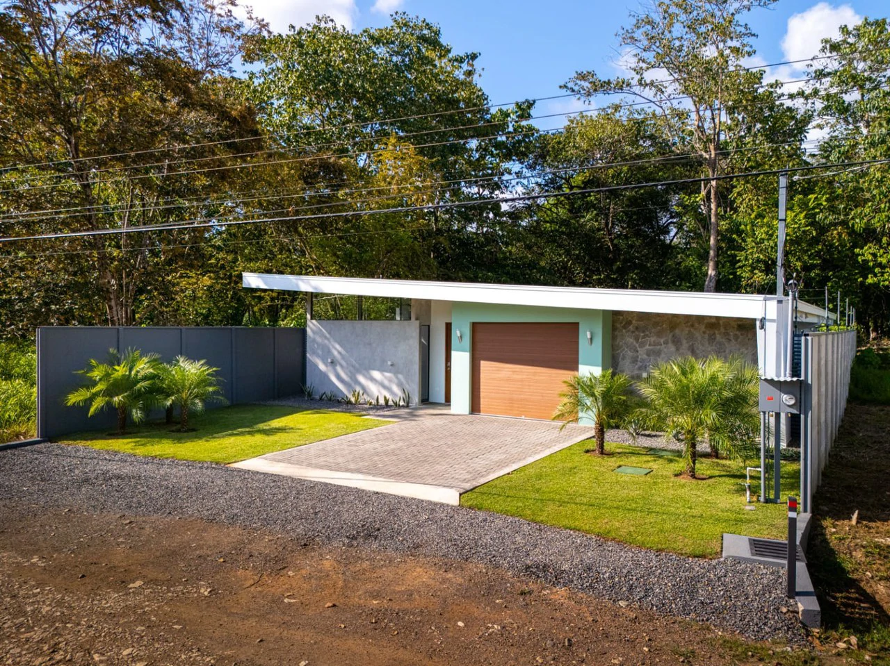 Amazing New Villa Cayman: Solar Powered and Walk to the Beach in Uvita! - Gallery image 7