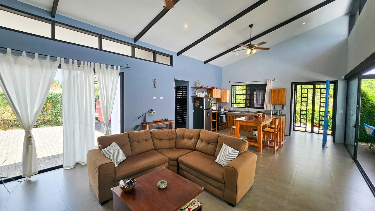 Beautiful Casa Irina, with pool and large yard: Close to the beach in tranquil Monterrey! - Gallery image 2