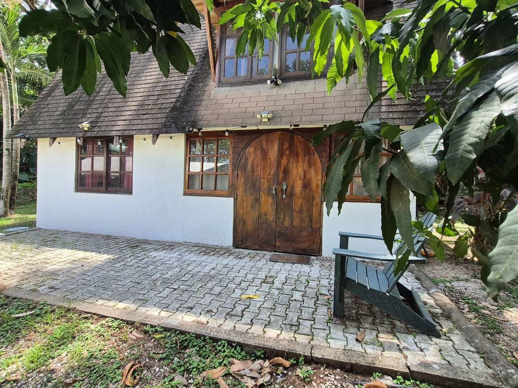 Casa Verde Norouz: Renovated 2-Bedroom Home with Independent Guest Cottage Just 3 Minutes from Sámara - Gallery image 28
