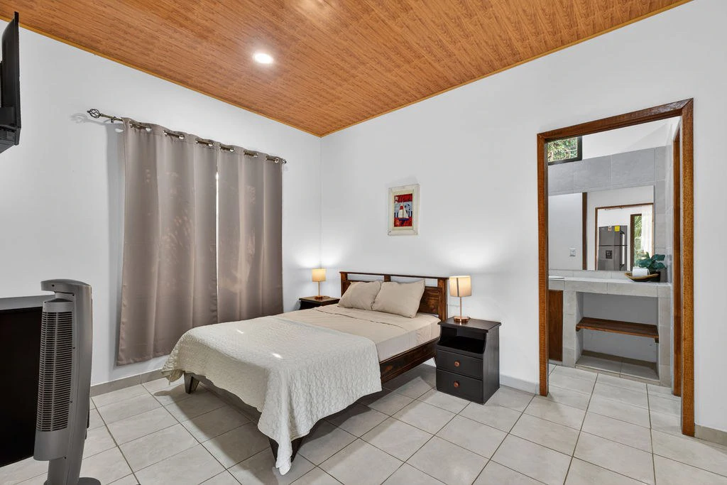 Villa Los Monos: High-Income 9-Unit Rental Property Near Playa Grande - Gallery image 12