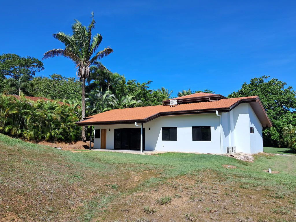 Casa Luz: Brand-New Home in the Gated Community of Loma Verde - Carrillo - Gallery image 6
