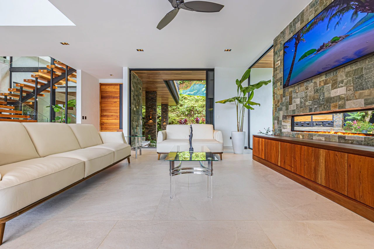 Casa Koules: Architectural 5-Bedroom Oceanview Estate in Prestigious Costa Verde Estates - Gallery image 34