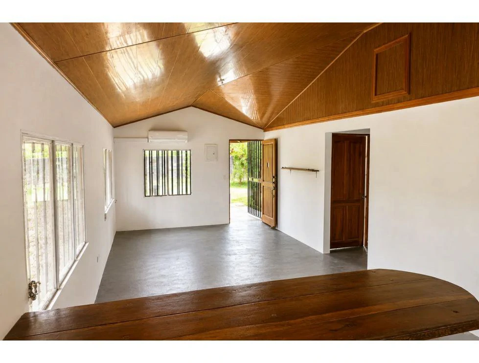 House in Quebrada Amarilla with Lush Garden and Patio - photo 6