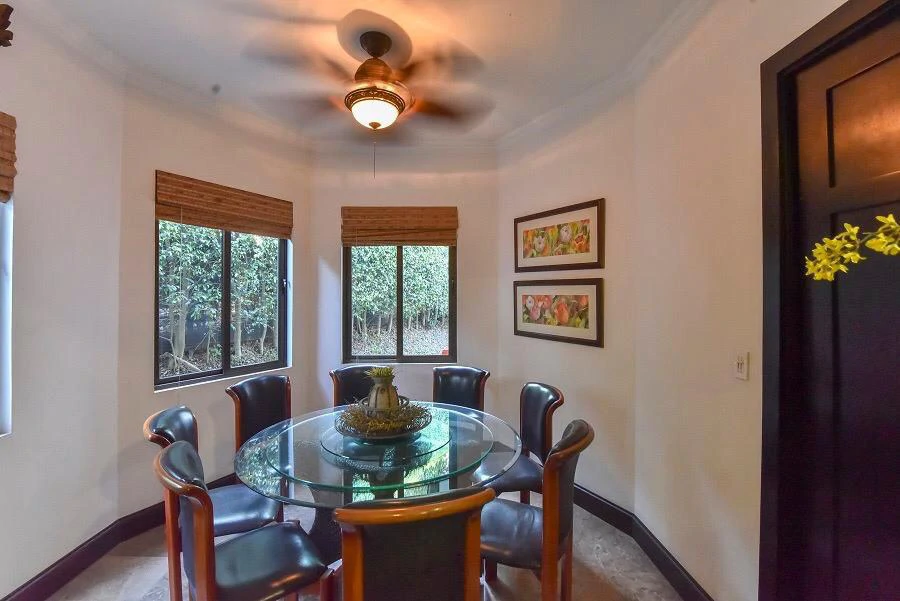 Oro sol gated: Luxury and Tranquility in Santa Ana! in gated community - Gallery image 4