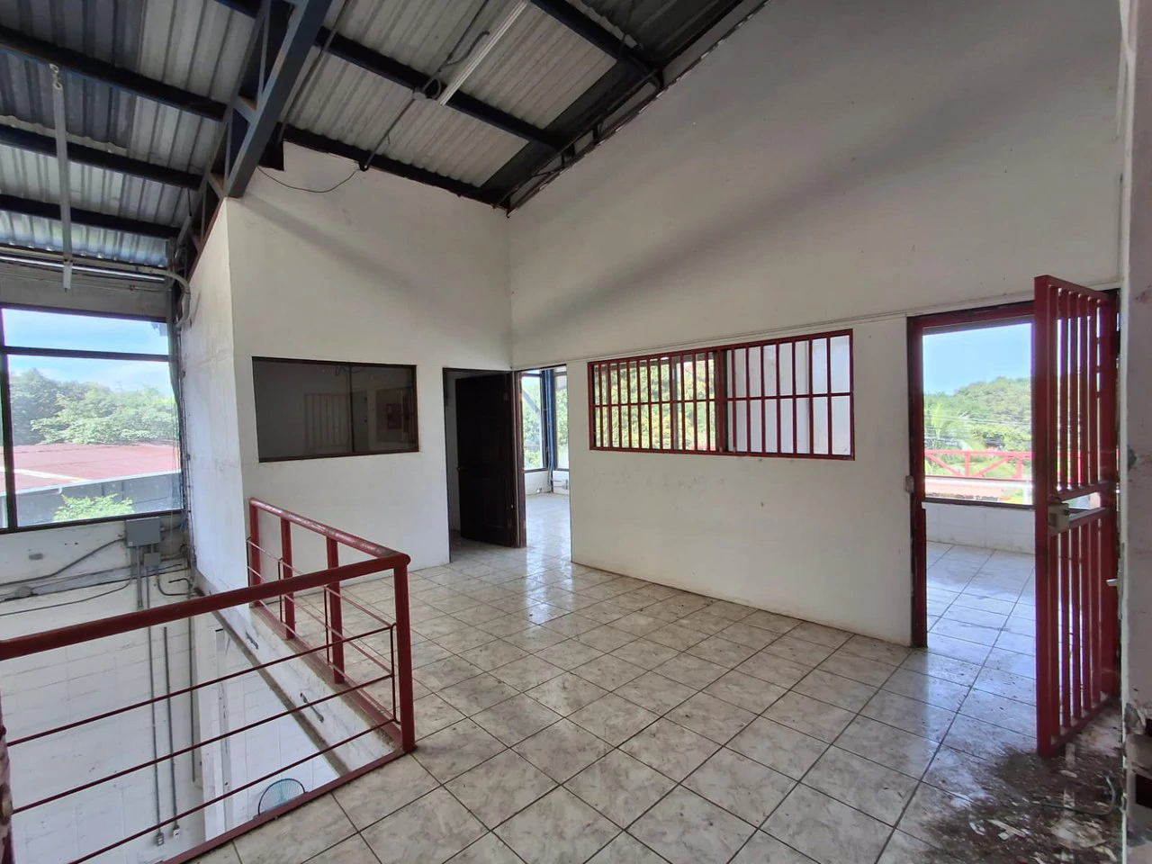 Warehouse: Commercial Bodega with Easy Access! - Gallery image 8